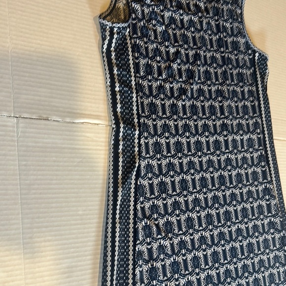 Max Studio Sleeveless Blue Patterned Maxi Dress w curved neckline slits bottom - Picture 8 of 10